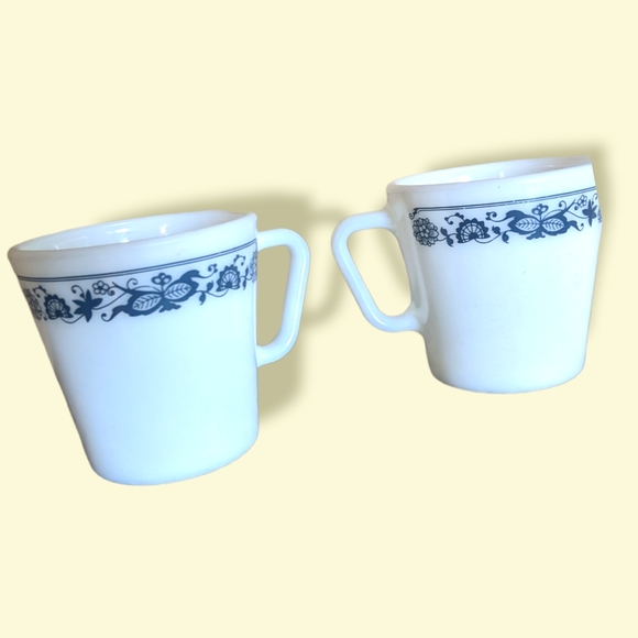 Pyrex vintage mugs x 2 navy flower border pattern - great condition - Picture 4 of 5